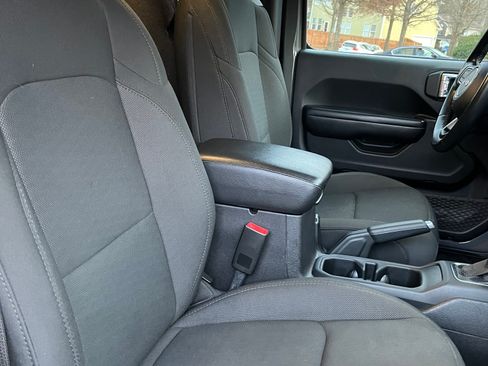 Used 2019 Jeep Wrangler Sport image 10