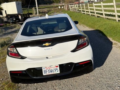 Used 2018 Chevrolet Volt Premier w/ Driver Confidence Package image 8