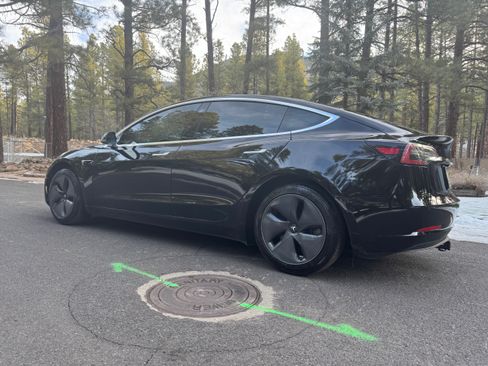 Used 2019 Tesla Model 3 Standard Range Plus image 9
