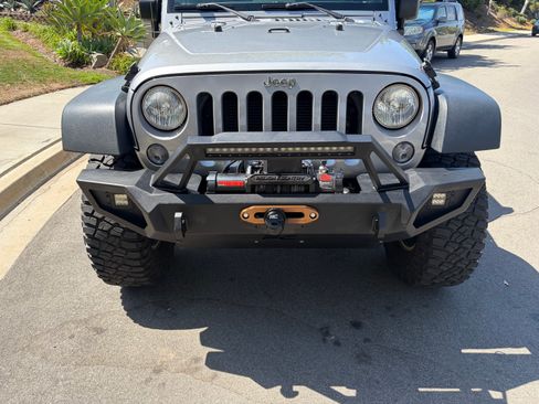 Used 2015 Jeep Wrangler Unlimited Rubicon w/ Connectivity Group AWD/4WD image 15