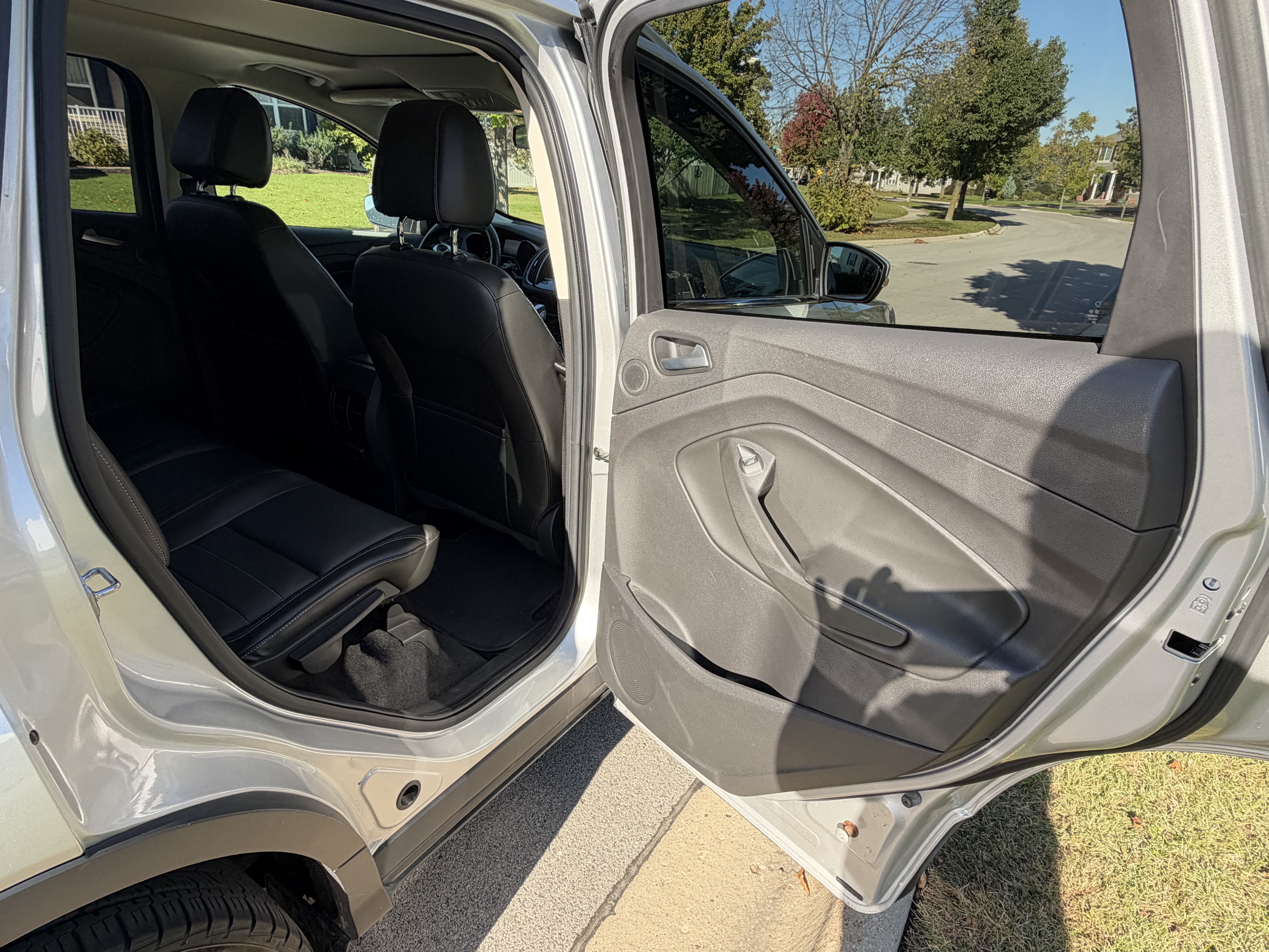 Used 2015 Ford Escape Titanium w/ Equipment Group 301A AWD/4WD image 17