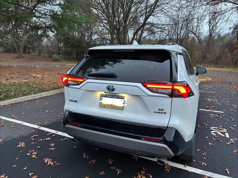 Used 2022 Toyota RAV4 SE image 15