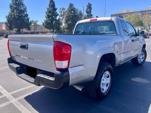 Used 2016 Toyota Tacoma SR RWD image 4