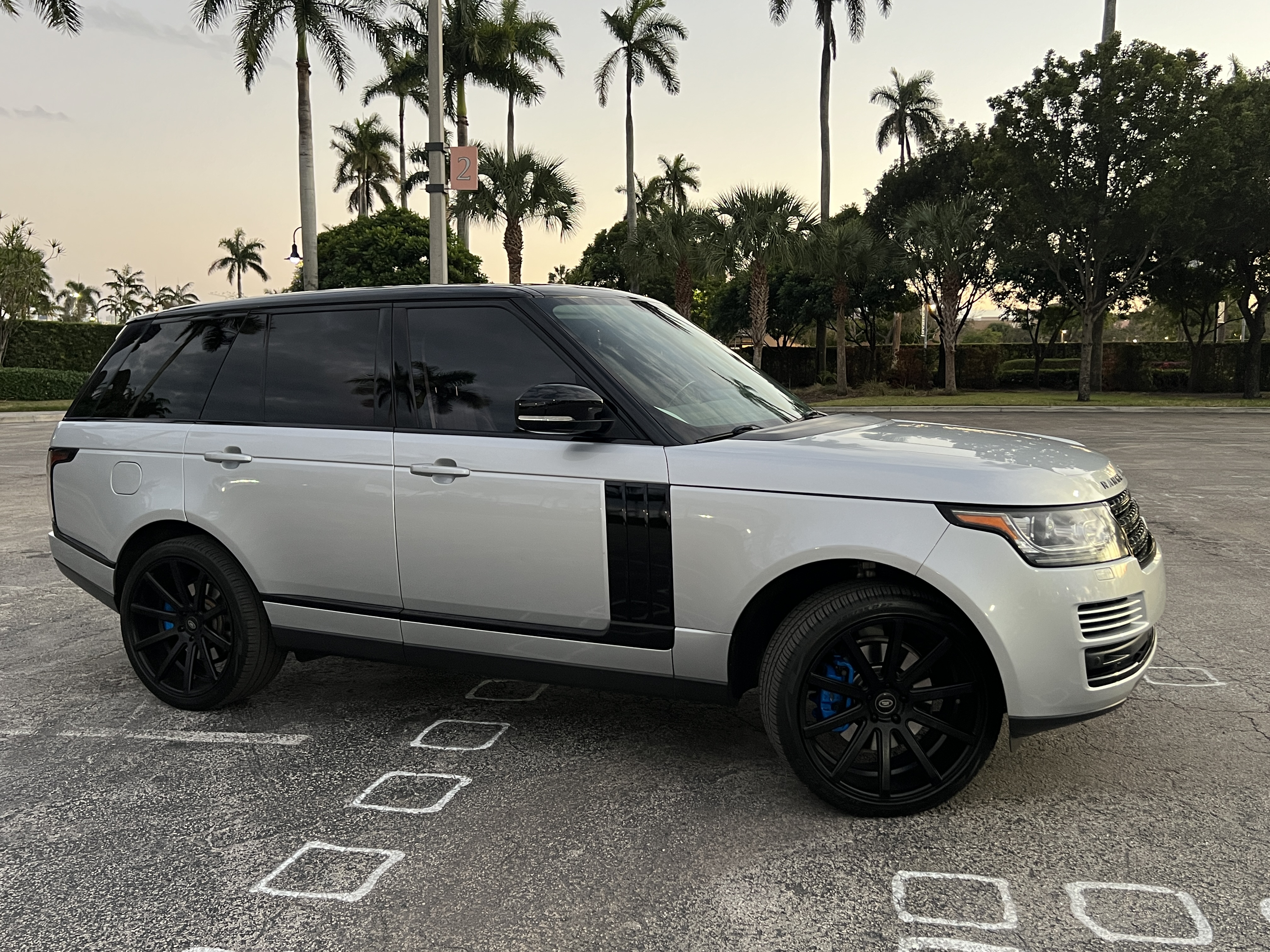 Used 2014 Land Rover Range Rover HSE AWD/4WD image 6