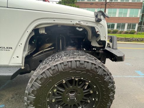 Used 2013 Jeep Wrangler Unlimited Sahara w/ Dual Top Group AWD/4WD image 18
