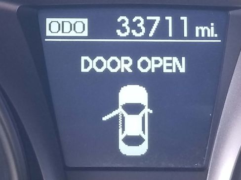 Used 2015 Hyundai Genesis 3.8 image 6