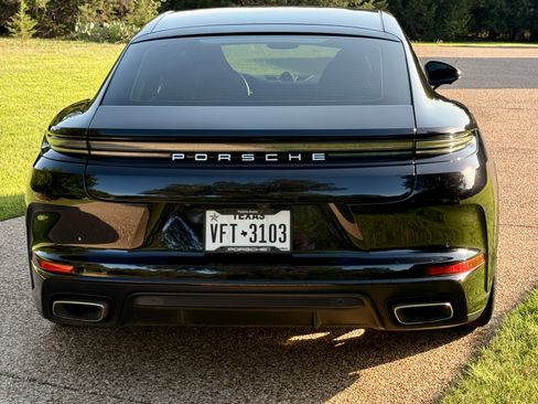 Used 2024 Porsche Panamera image 8