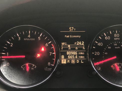 Used 2014 Nissan Rogue S w/ Convenience Package image 2