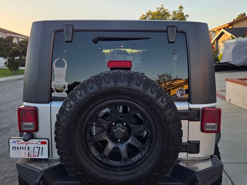 Used 2009 Jeep Wrangler Unlimited Rubicon w/ Dual Top Group image 4