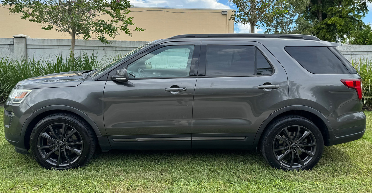 Used 2018 Ford Explorer XLT w/ Equipment Group 202A FWD image 19