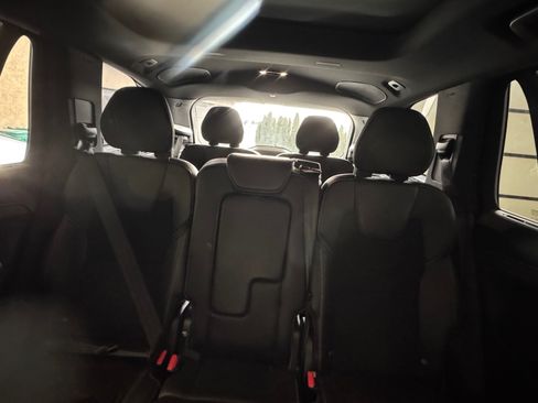 Used 2022 Volvo XC90 T8 R-Design w/ Advanced Package image 12