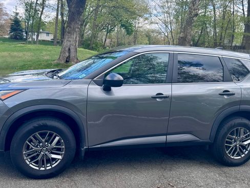 Used 2021 Nissan Rogue S image 1