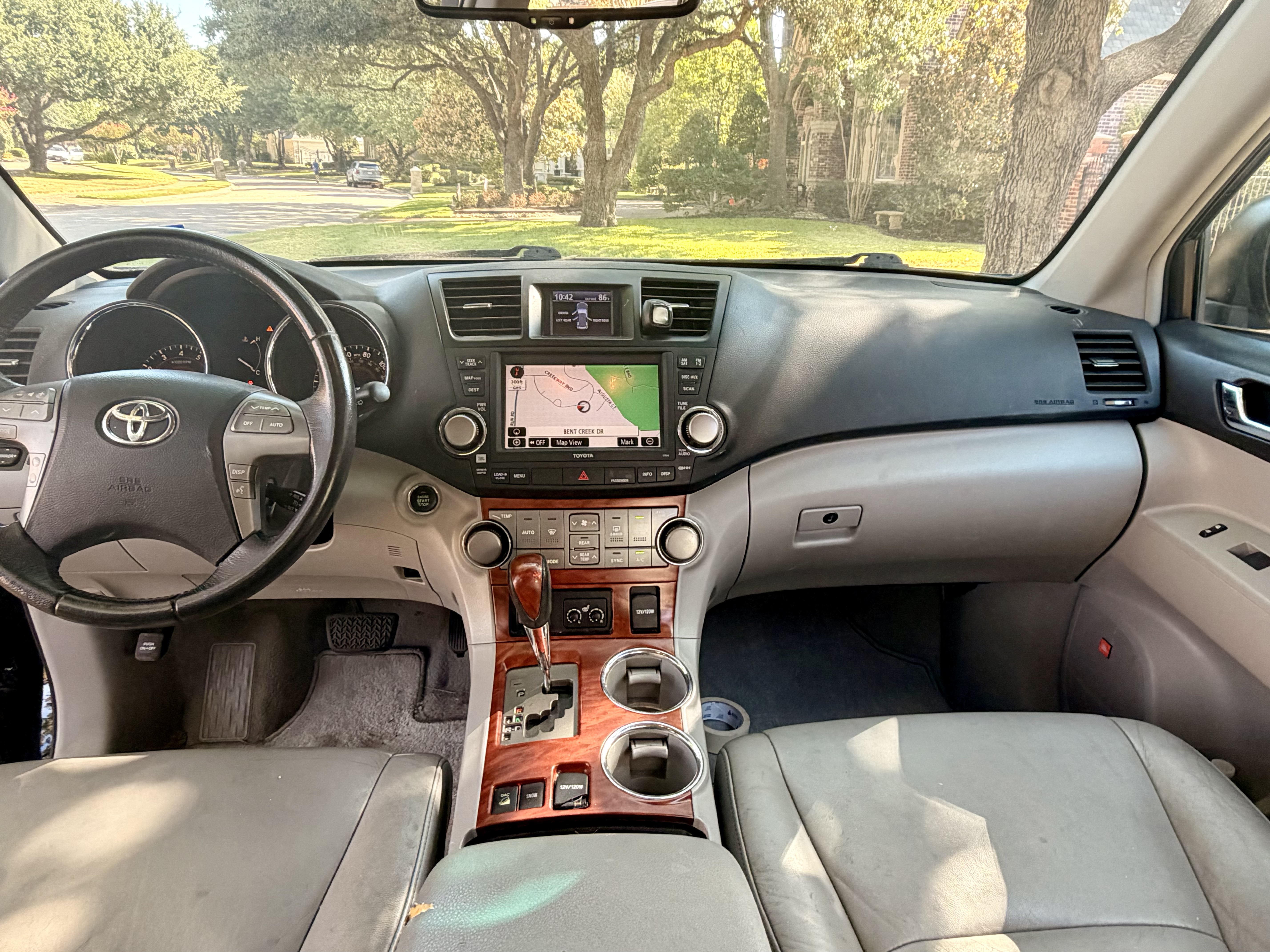 Used 2010 Toyota Highlander Limited w/ Extra Value Pkg 8 AWD/4WD image 6