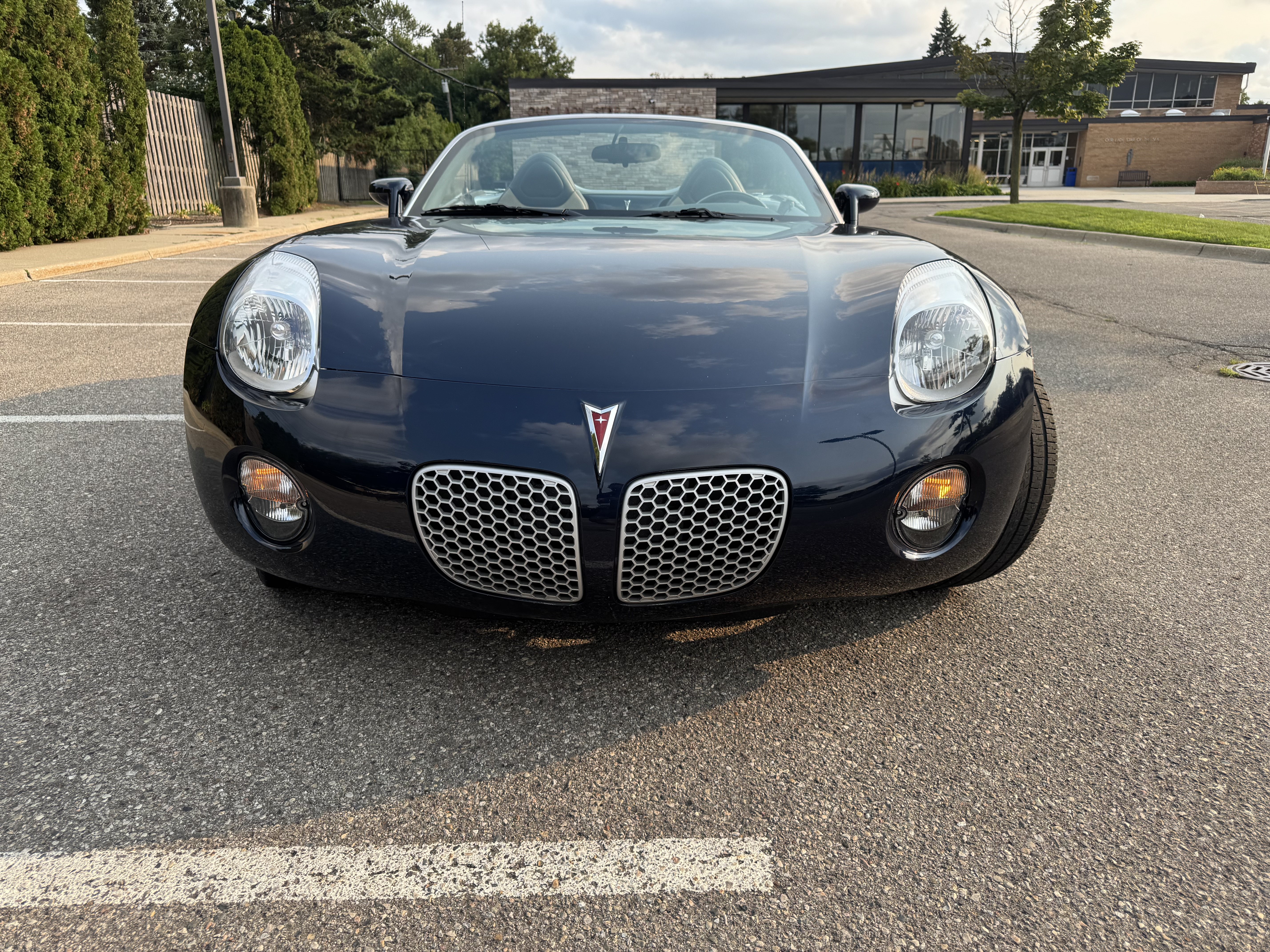 Used 2006 Pontiac Solstice Convertible w/ Premium Package RWD image 16