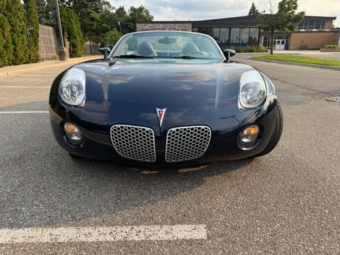 Used 2006 Pontiac Solstice Convertible w/ Premium Package RWD image 16
