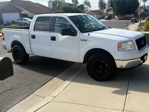 Used 2005 Ford F150 XLT image 2