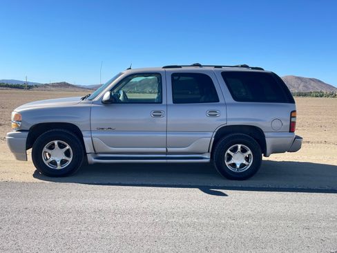 Used 2004 GMC Yukon Denali image 14