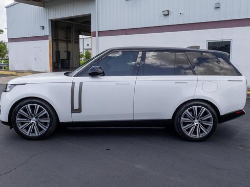 Used 2024 Land Rover Range Rover Autobiography image 16