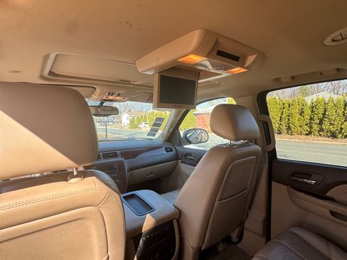 Used 2012 Chevrolet Suburban LT w/ Luxury Package image 11