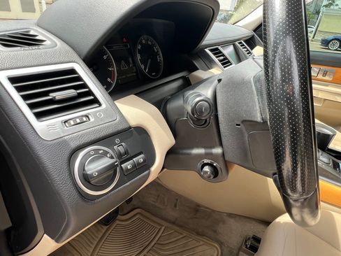 Used 2011 Land Rover Range Rover Sport HSE AWD/4WD image 24