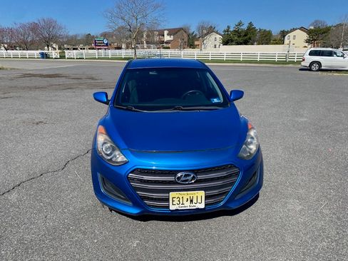 Used 2017 Hyundai Elantra GT FWD image 1