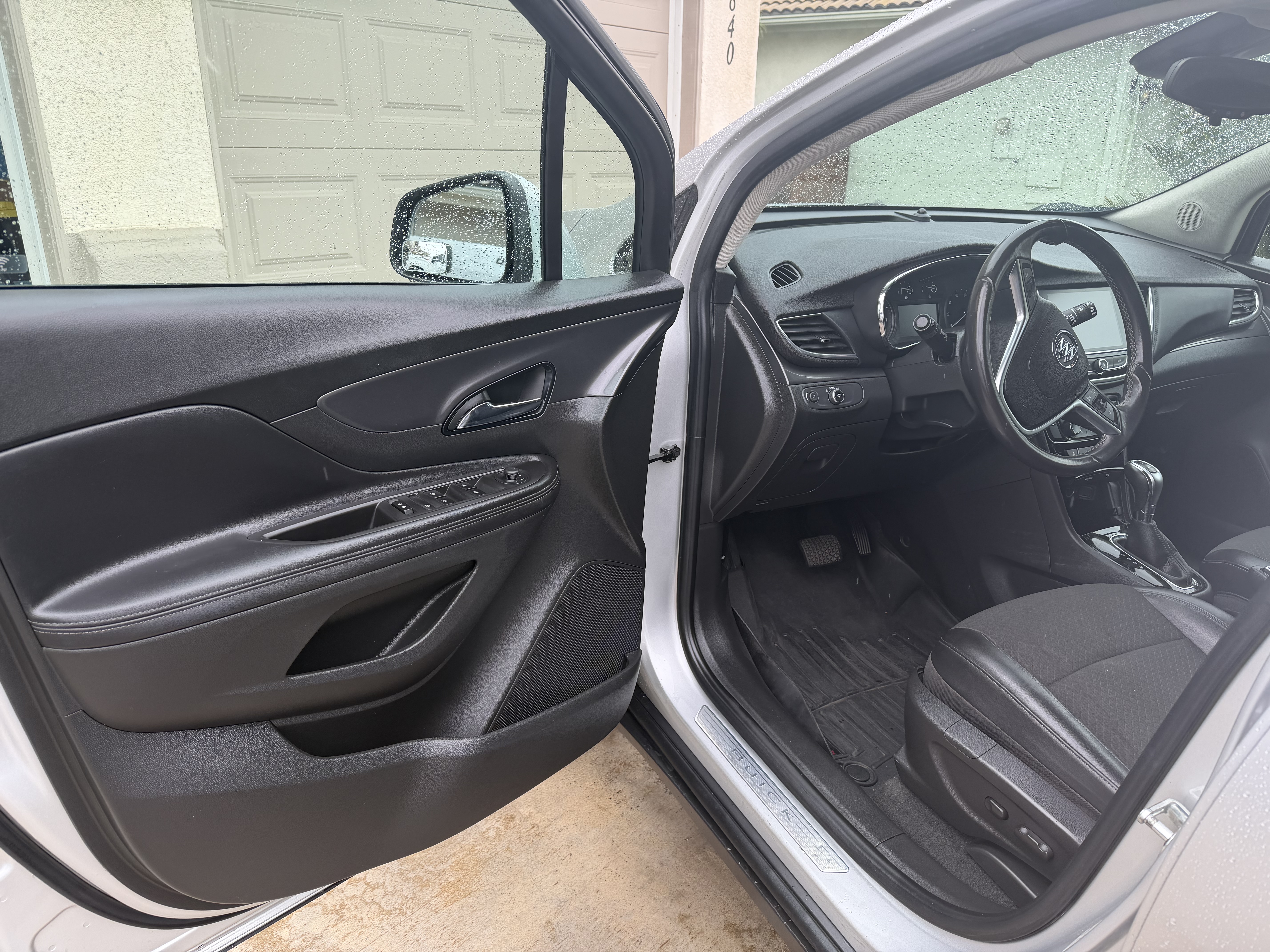 Used 2020 Buick Encore Preferred AWD/4WD image 9