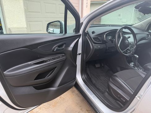Used 2020 Buick Encore Preferred AWD/4WD image 9