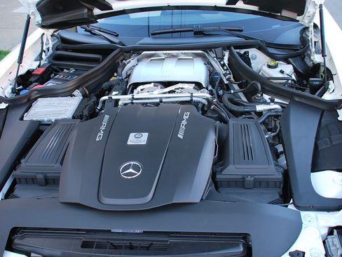 Used 2017 Mercedes-Benz AMG GT S image 13