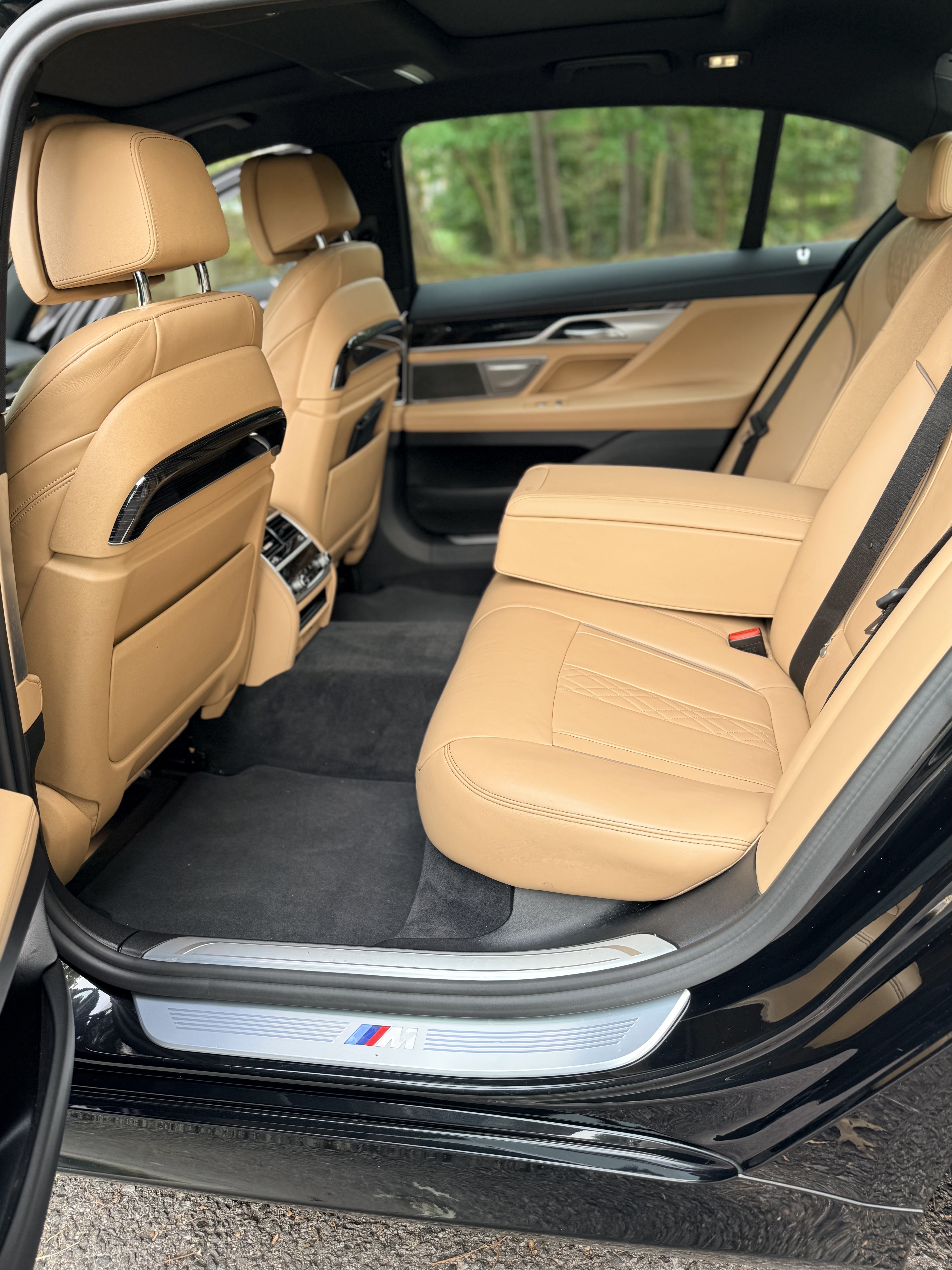 Used 2022 BMW 740i xDrive w/ M Sport Package AWD/4WD image 8
