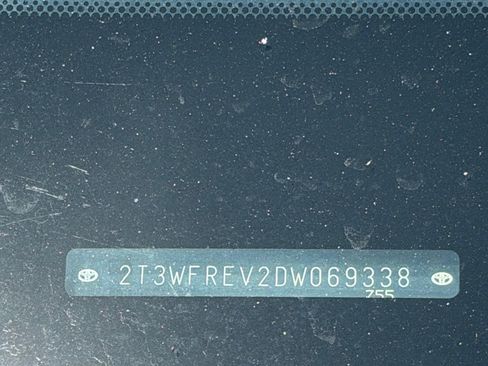 Used 2013 Toyota RAV4 XLE image 19