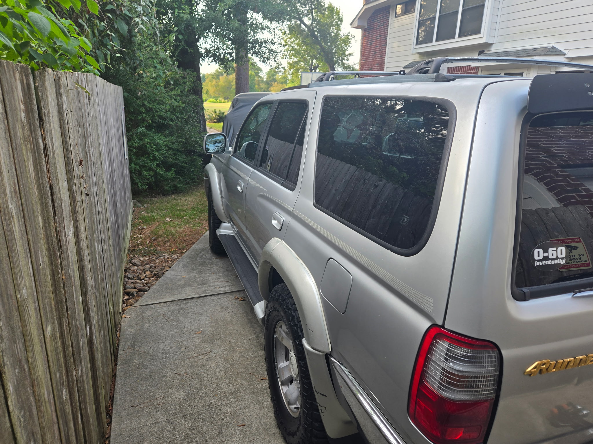 Used 2000 Toyota 4Runner SR5 RWD image 2