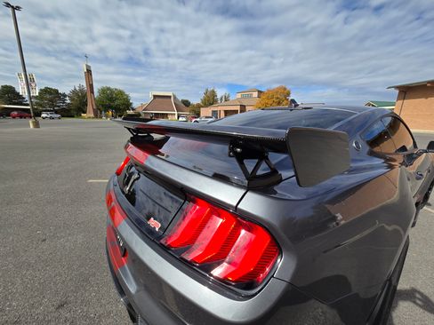 Used 2021 Ford Mustang Shelby GT500 w/ Carbon Fiber Track Pack image 15