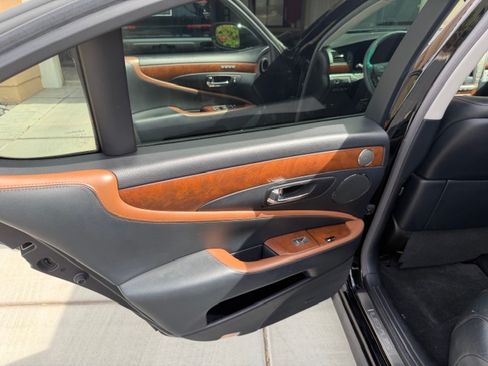 Used 2011 Lexus LS 460 w/ Sport Pkg image 11