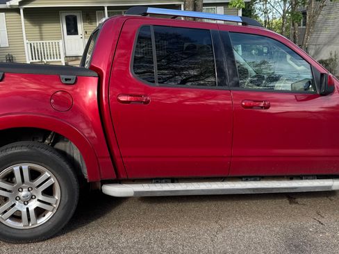 Used 2010 Ford Explorer Sport Trac Limited image 2