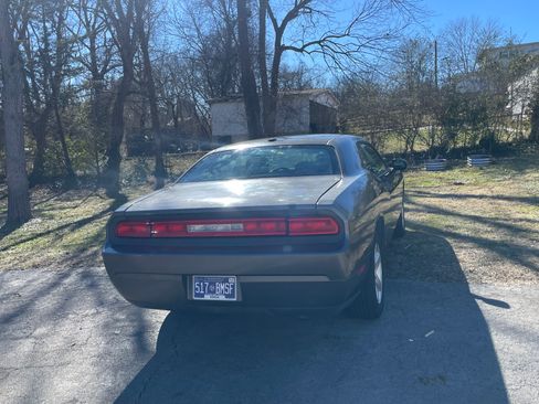 Used 2010 Dodge Challenger SE image 10