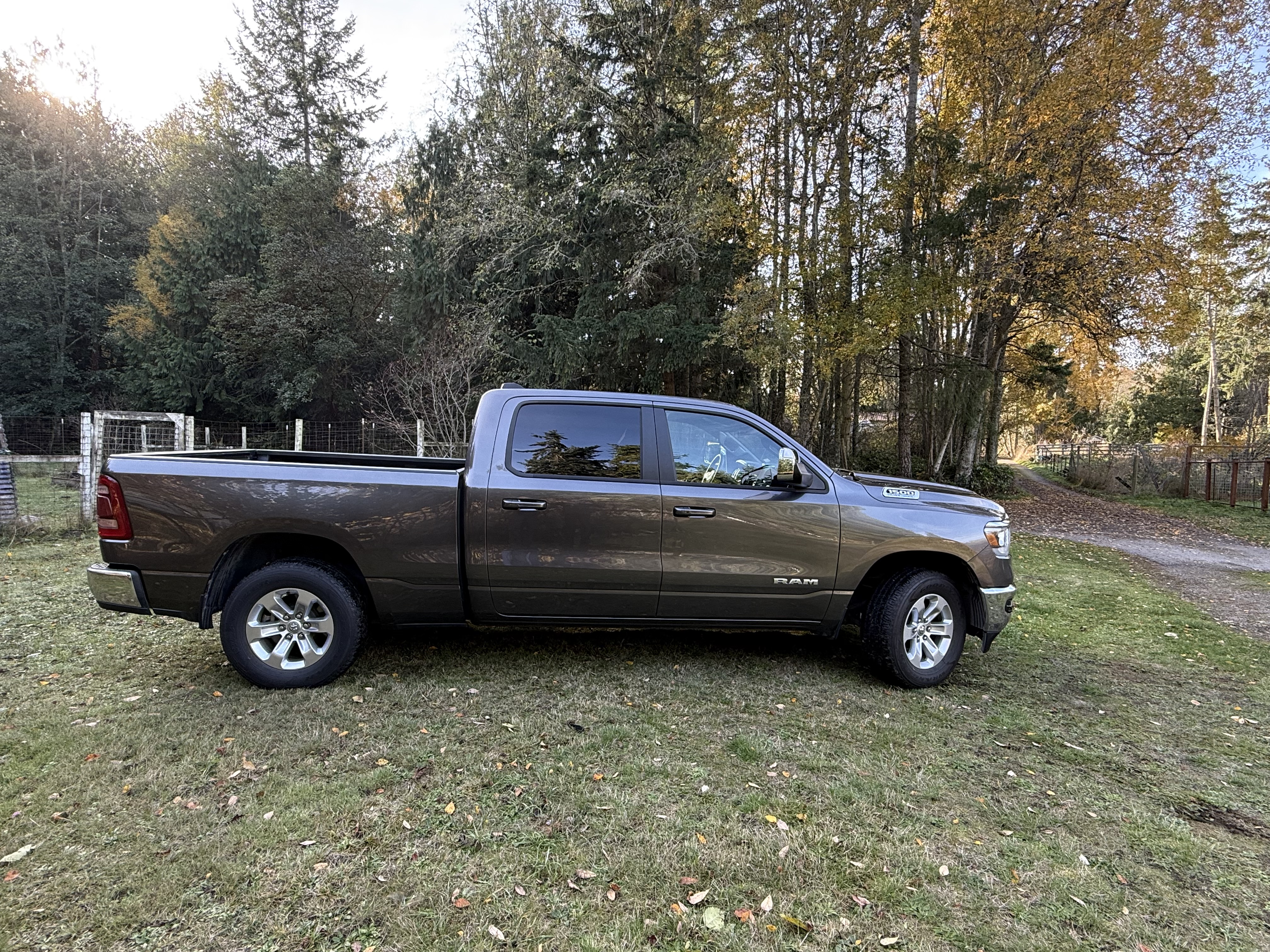 Used 2024 RAM 1500 Laramie AWD/4WD image 6