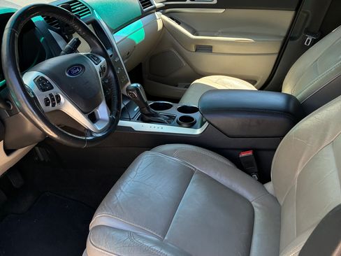 Used 2013 Ford Explorer XLT FWD image 4