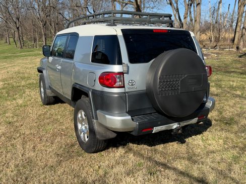 Used 2007 Toyota FJ Cruiser Sport Utility 2D image 8