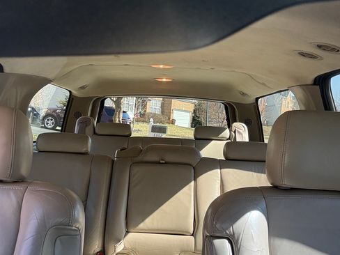 Used 2003 Chevrolet Suburban Z71 image 16