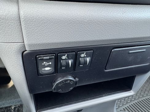 Used 2017 Toyota Sienna XLE image 22