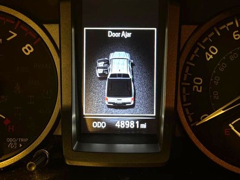 Used 2020 Toyota Tacoma TRD Off-Road w/ TRD Premium Off Road Package image 6