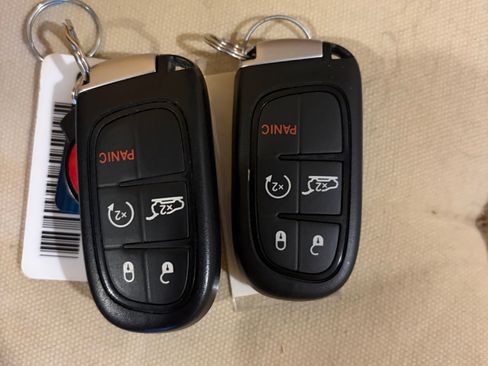 Used 2019 Jeep Cherokee Limited image 18