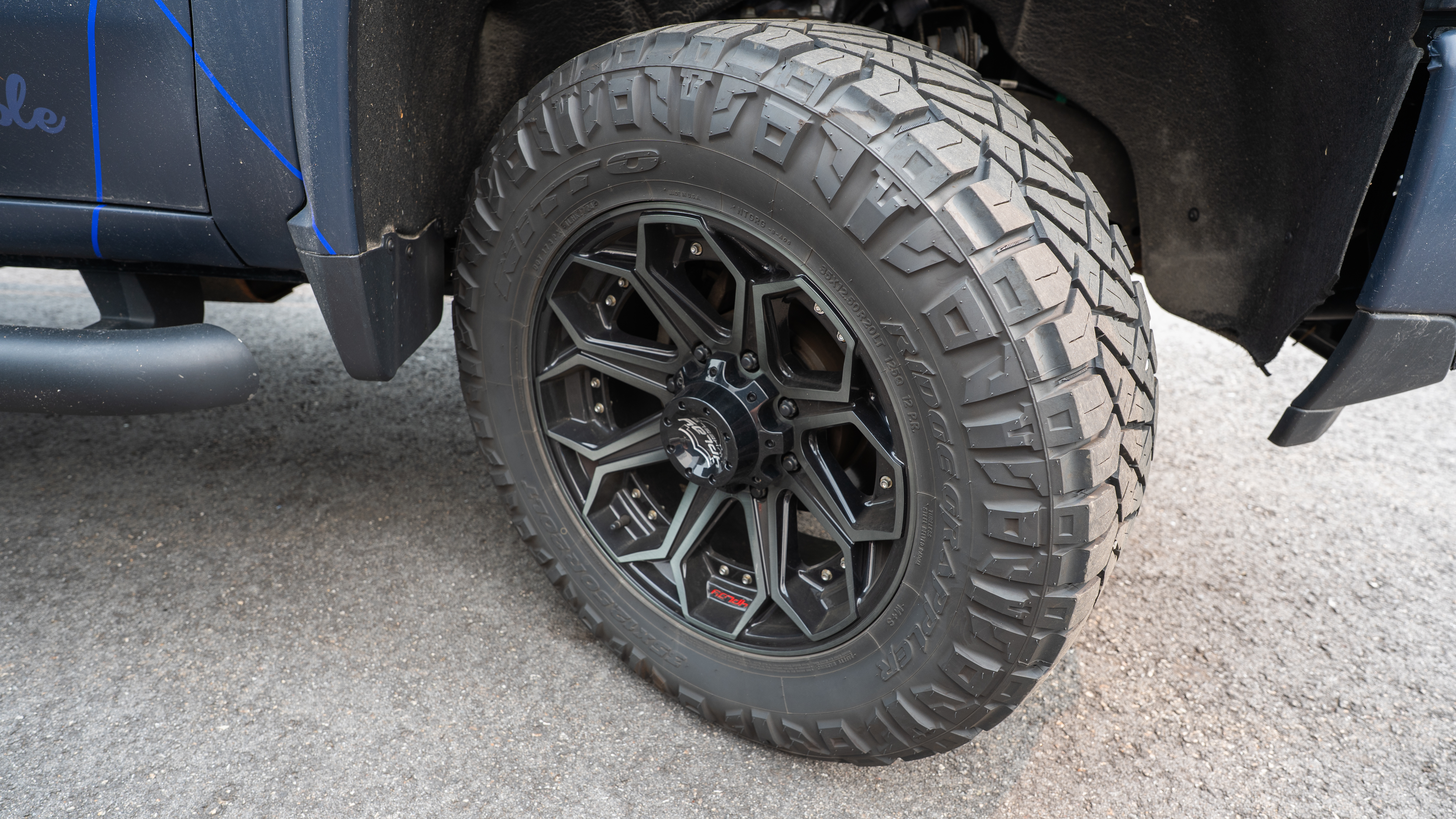 Used 2024 Chevrolet Silverado 2500 LT w/ Midnight Edition AWD/4WD image 18