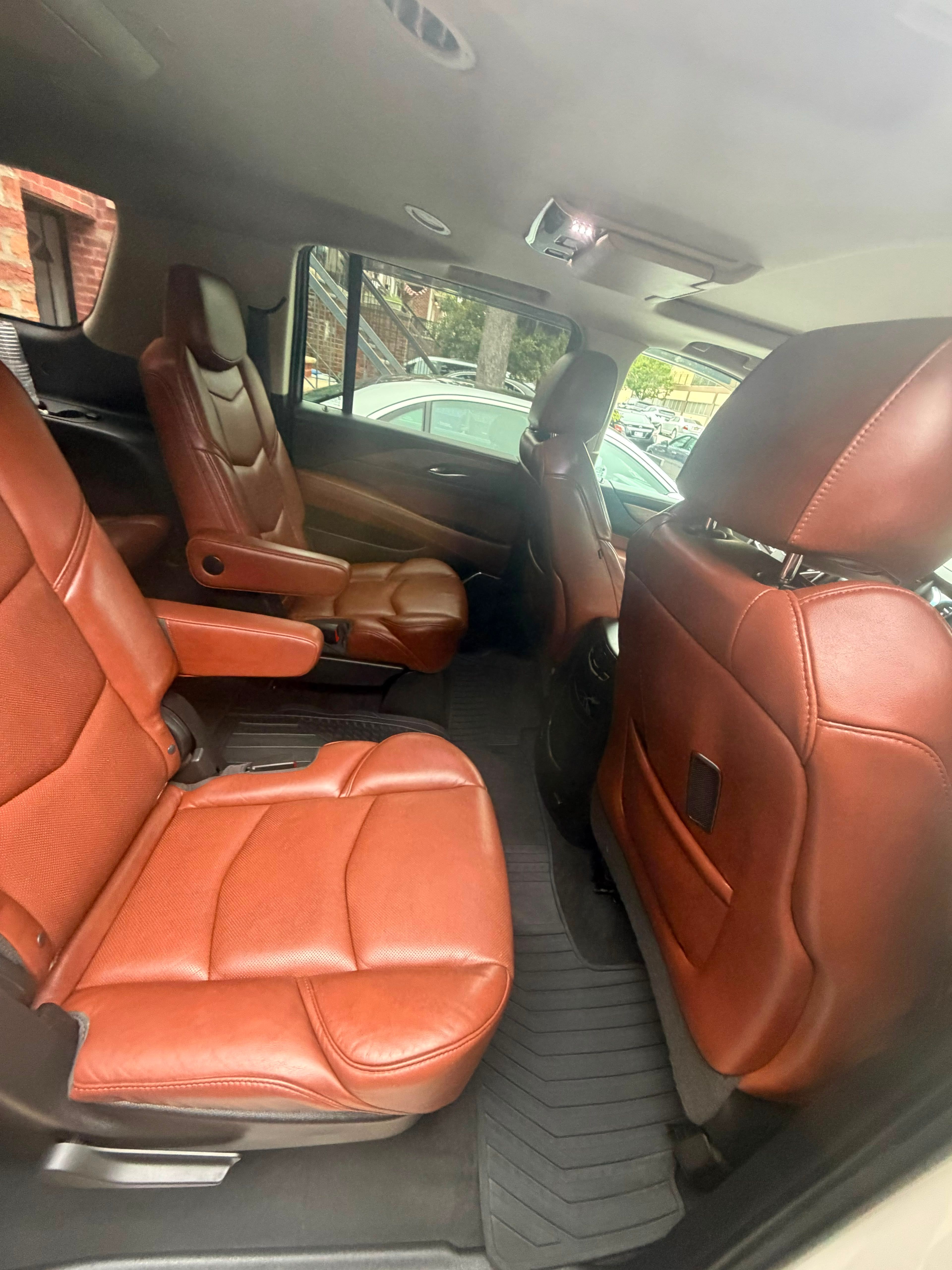 Used 2017 Cadillac Escalade ESV Luxury AWD/4WD image 6