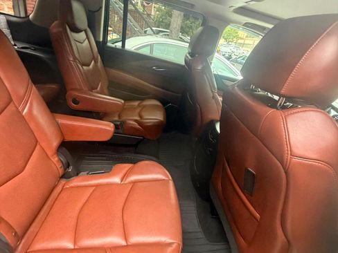 Used 2017 Cadillac Escalade ESV Luxury AWD/4WD image 6