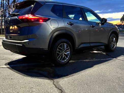 Used 2024 Nissan Rogue S image 16