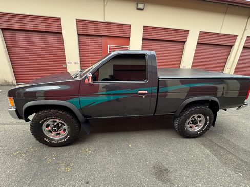 Used 1994 Nissan Pickup XE AWD/4WD image 15