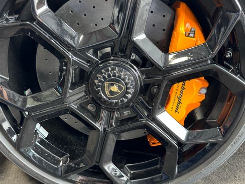 Used 2023 Lamborghini Huracan Tecnica image 11