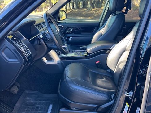 Used 2020 Land Rover Range Rover HSE image 6
