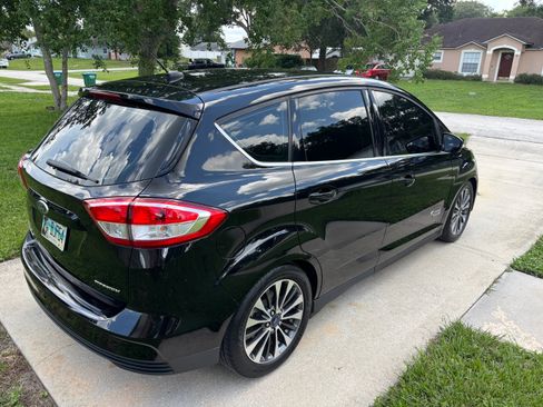 Used 2017 Ford C-MAX Energi Titanium w/ Equipment Group 501A FWD image 9